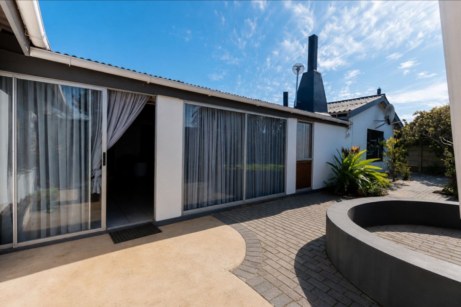 3 Bedroom Property for Sale in Middedorp Western Cape